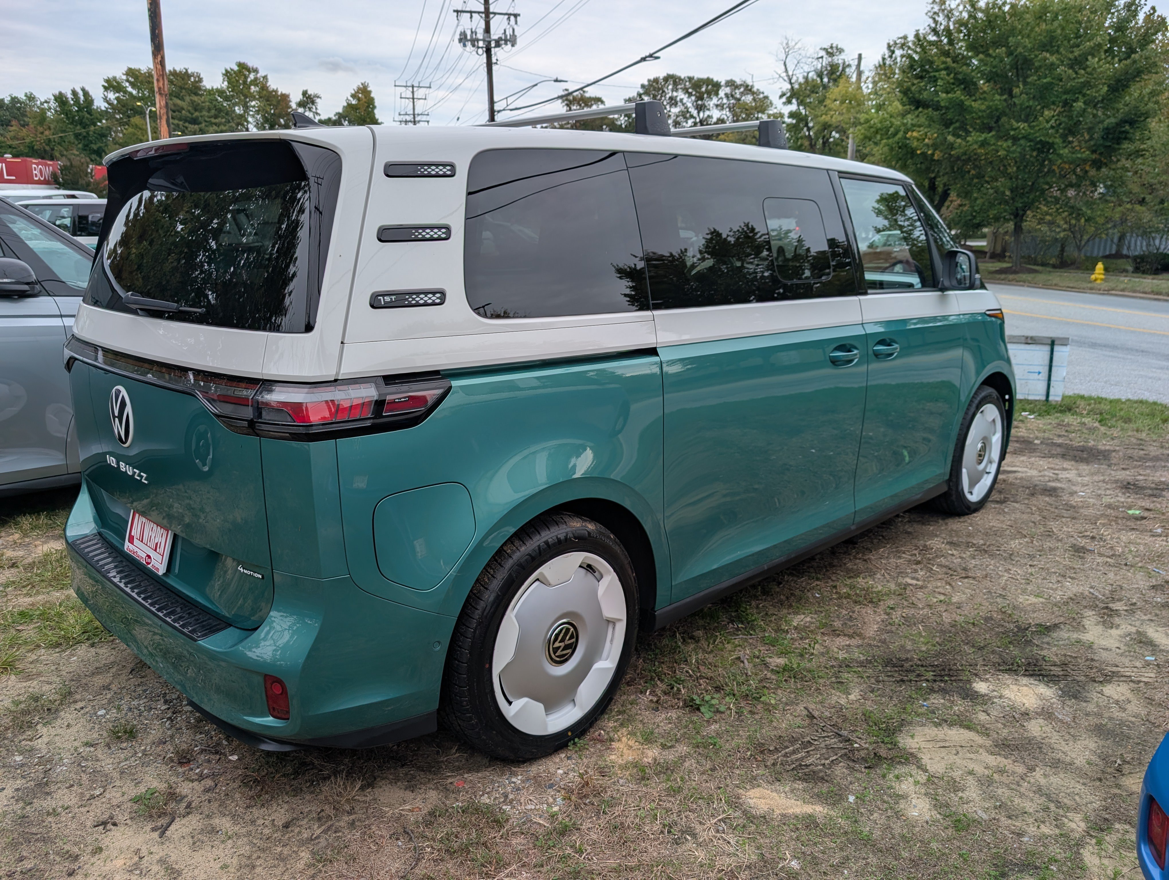 Used 2025 Volkswagen ID. Buzz 1st Edition AWD/4WD image 4