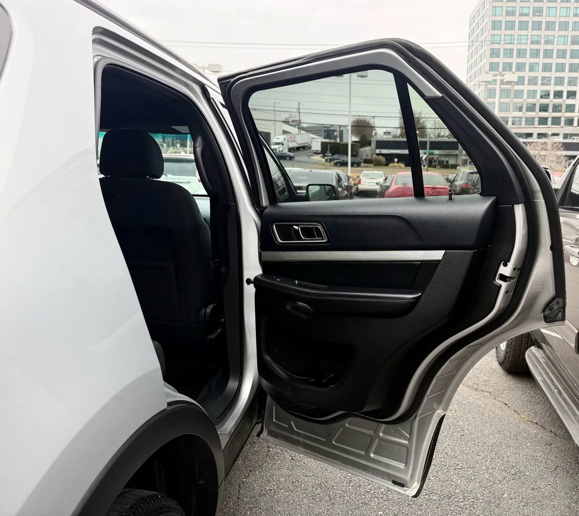 Used 2016 Ford Explorer XLT image 32