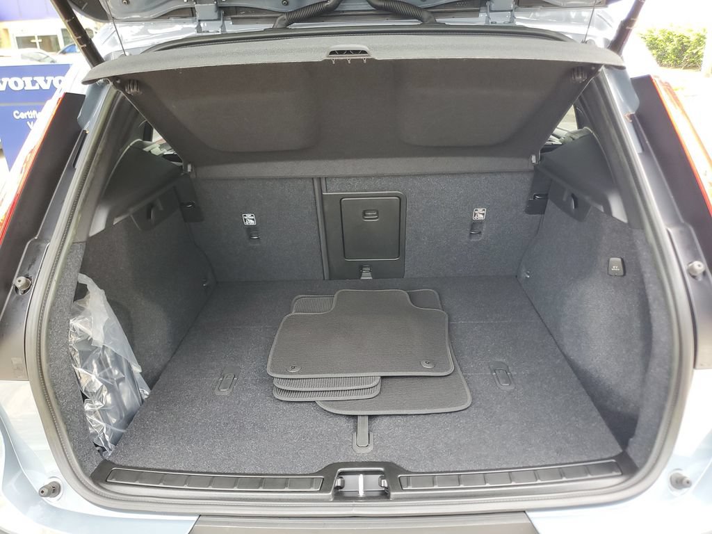 Certified 2023 Volvo XC40 B5 Plus w/ Climate Package AWD/4WD image 9