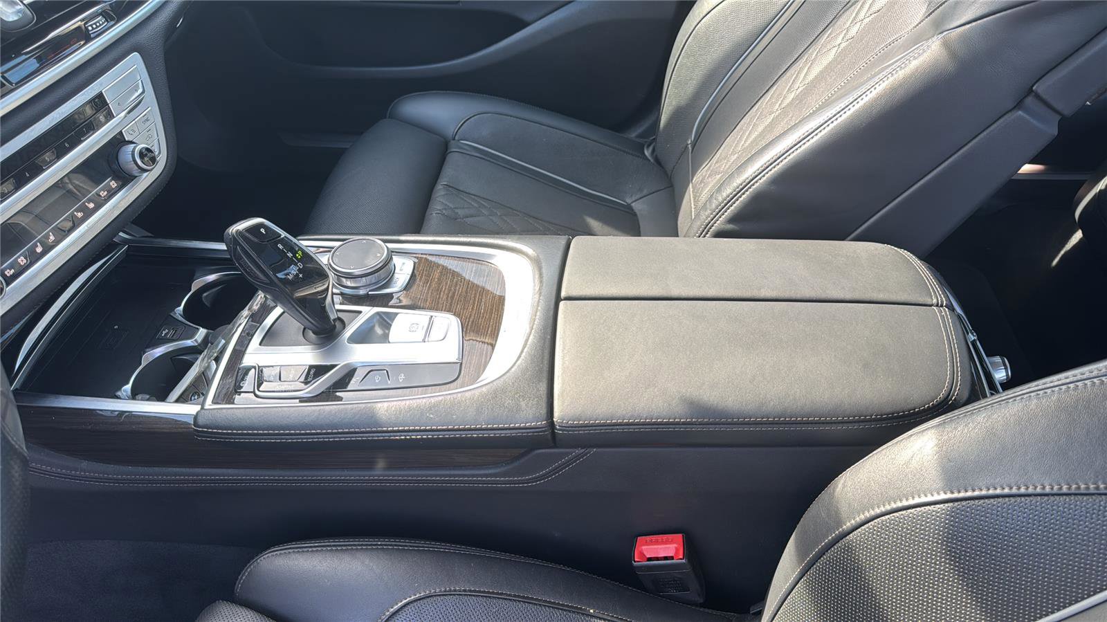 Used 2022 BMW 740i xDrive w/ Premium Package AWD/4WD image 13