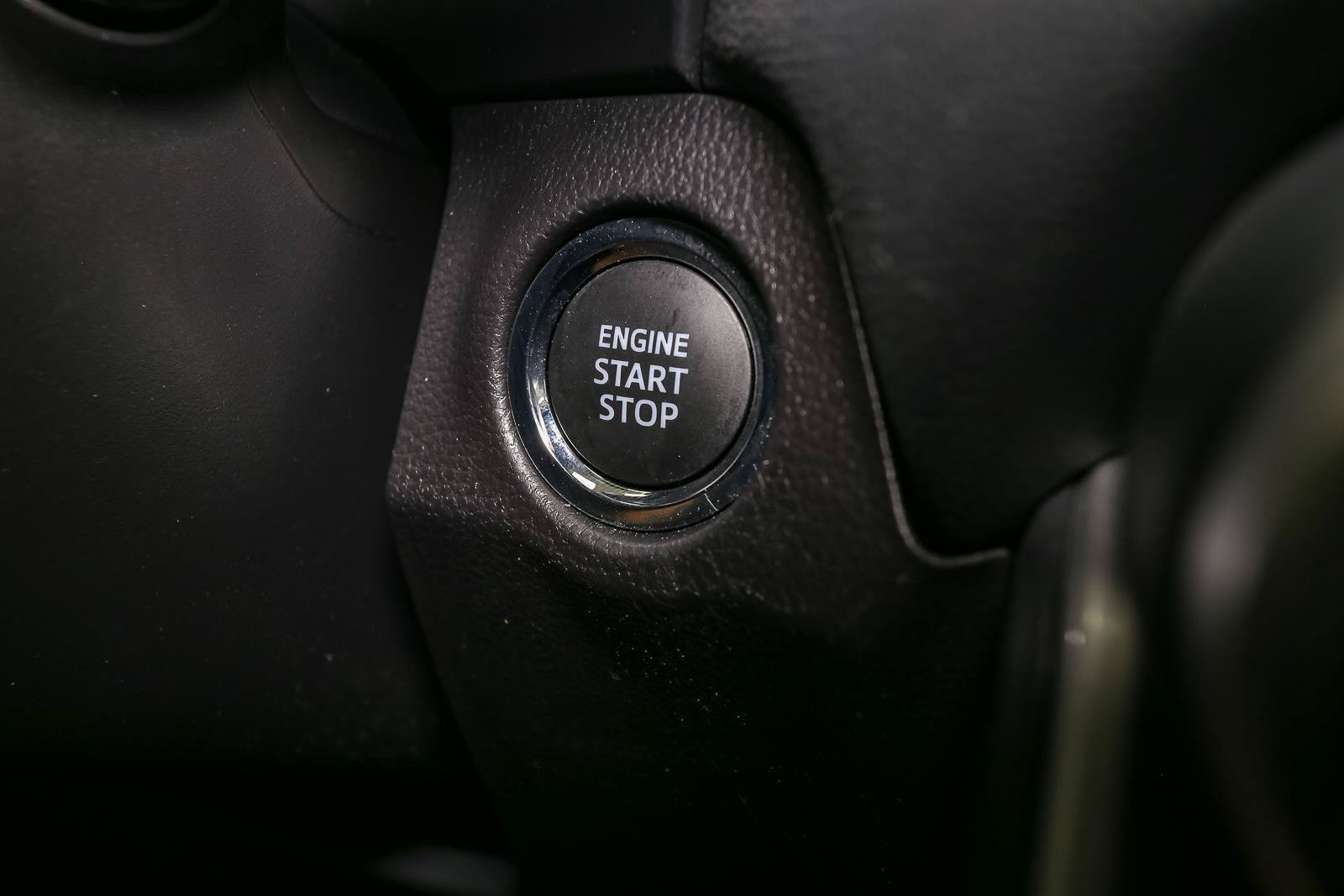 Used 2025 Toyota RAV4 XLE AWD/4WD image 30