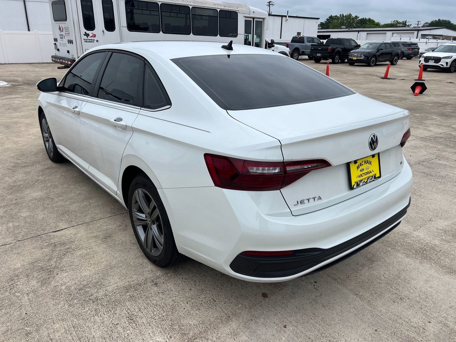 Used 2023 Volkswagen Jetta SE FWD image 5