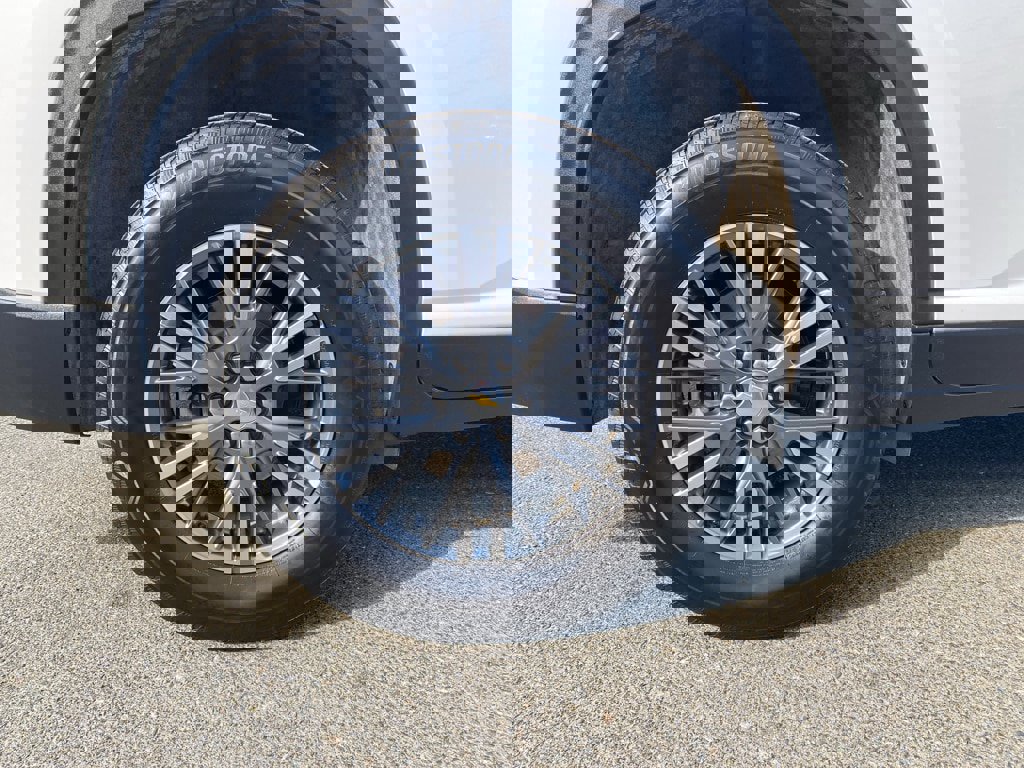 Used 2025 Chevrolet Traverse LT image 7