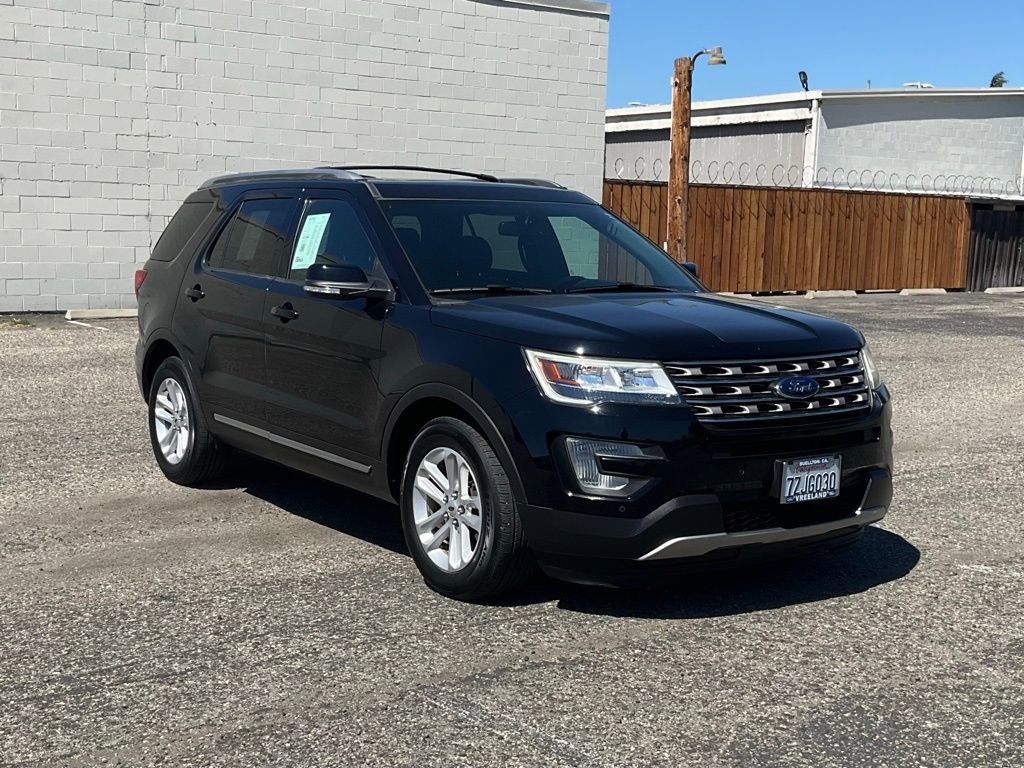Used 2017 Ford Explorer XLT w/ Equipment Group 202A image 7