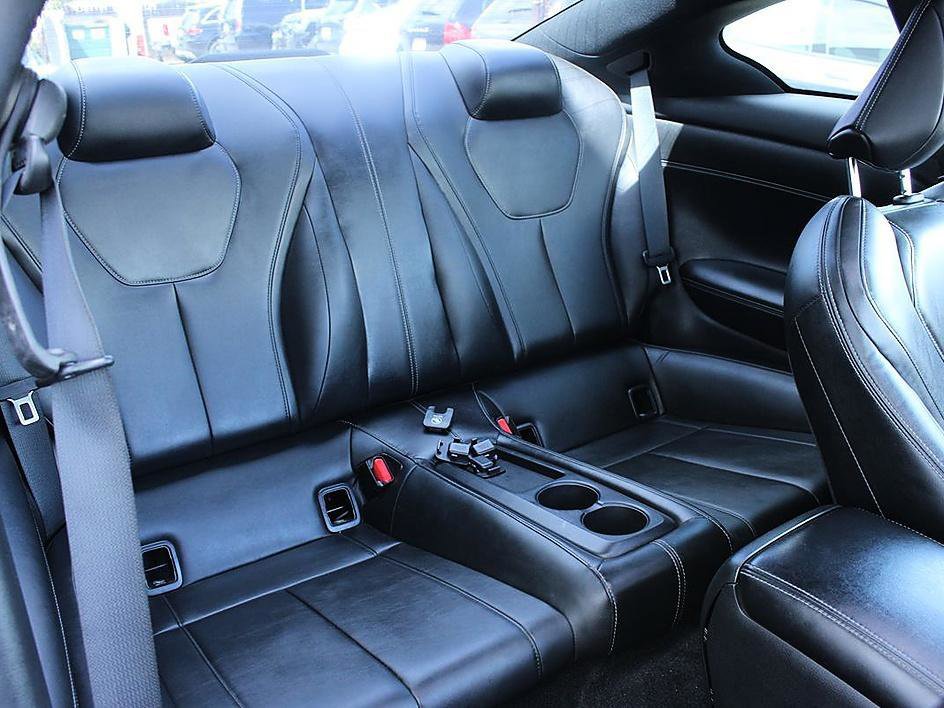Used 2019 INFINITI Q60 3.0t Luxe w/ Essential Package RWD image 16