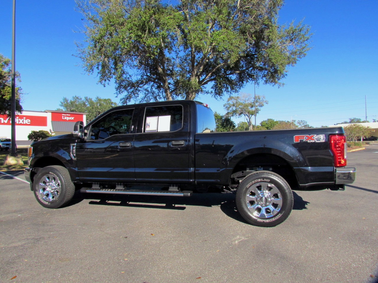 Used 2019 Ford F250 XLT w/ XLT Value Package image 6