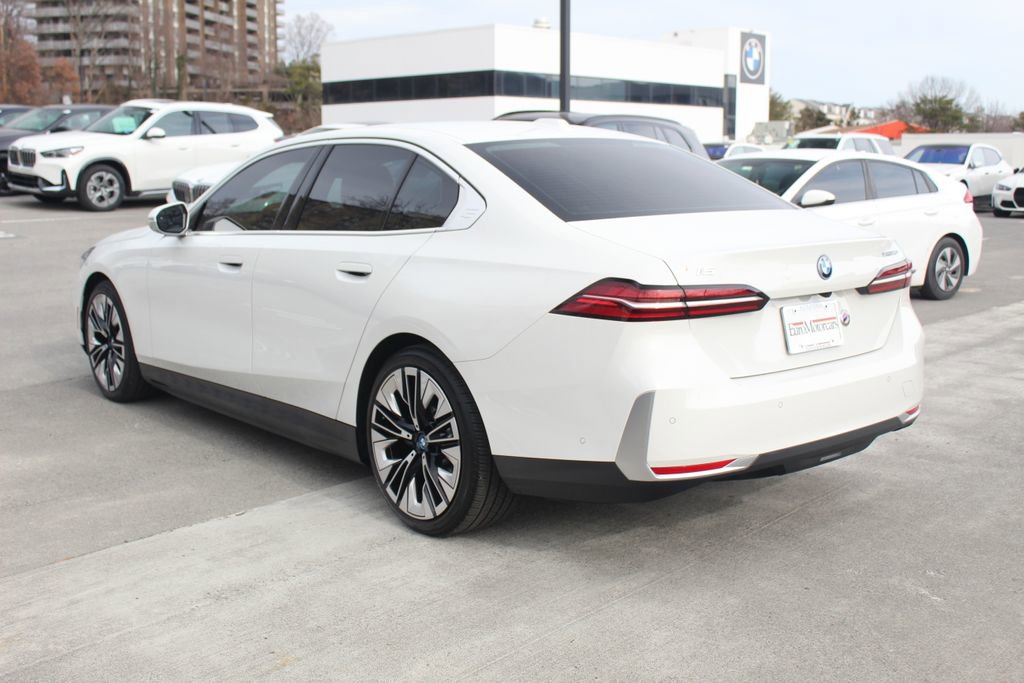 Used 2025 BMW i5 xDrive40 w/ Premium Package image 5