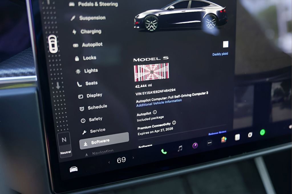 Used 2022 Tesla Model S Plaid image 18