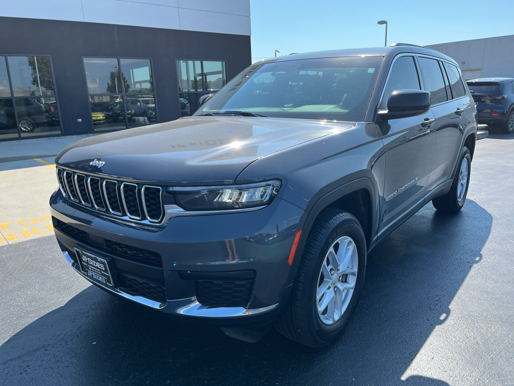 Used 2025 Jeep Grand Cherokee L Laredo RWD image 4