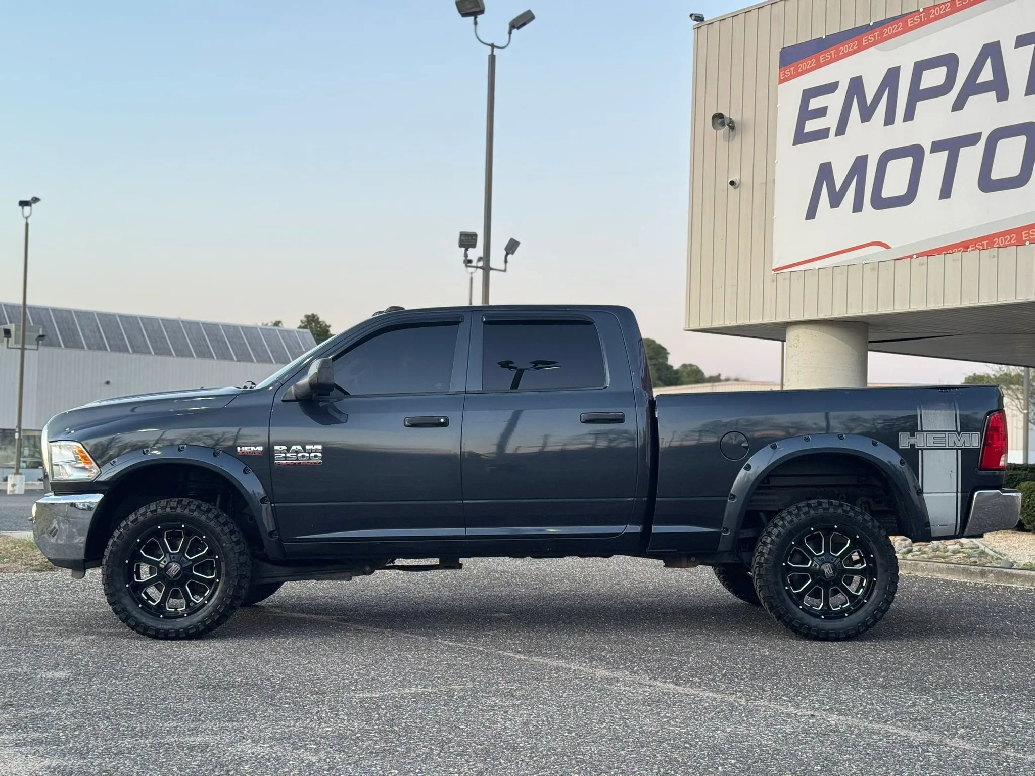 Used 2015 RAM 2500 Tradesman w/ Chrome Appearance Group AWD/4WD image 2