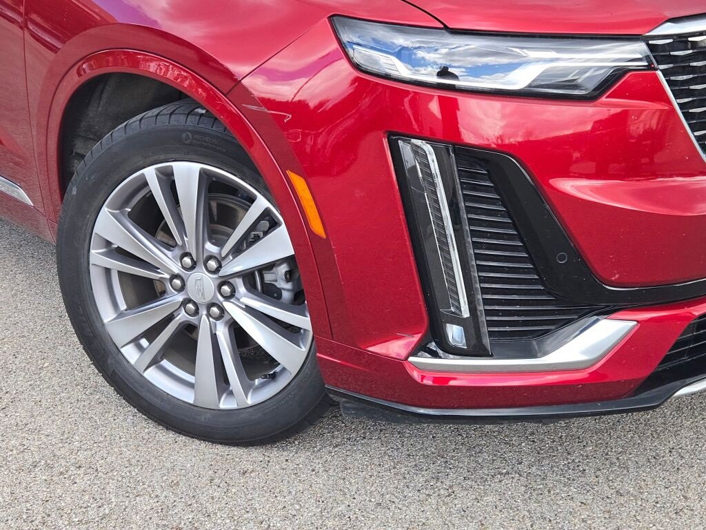Used 2023 Cadillac XT6 Premium Luxury image 3