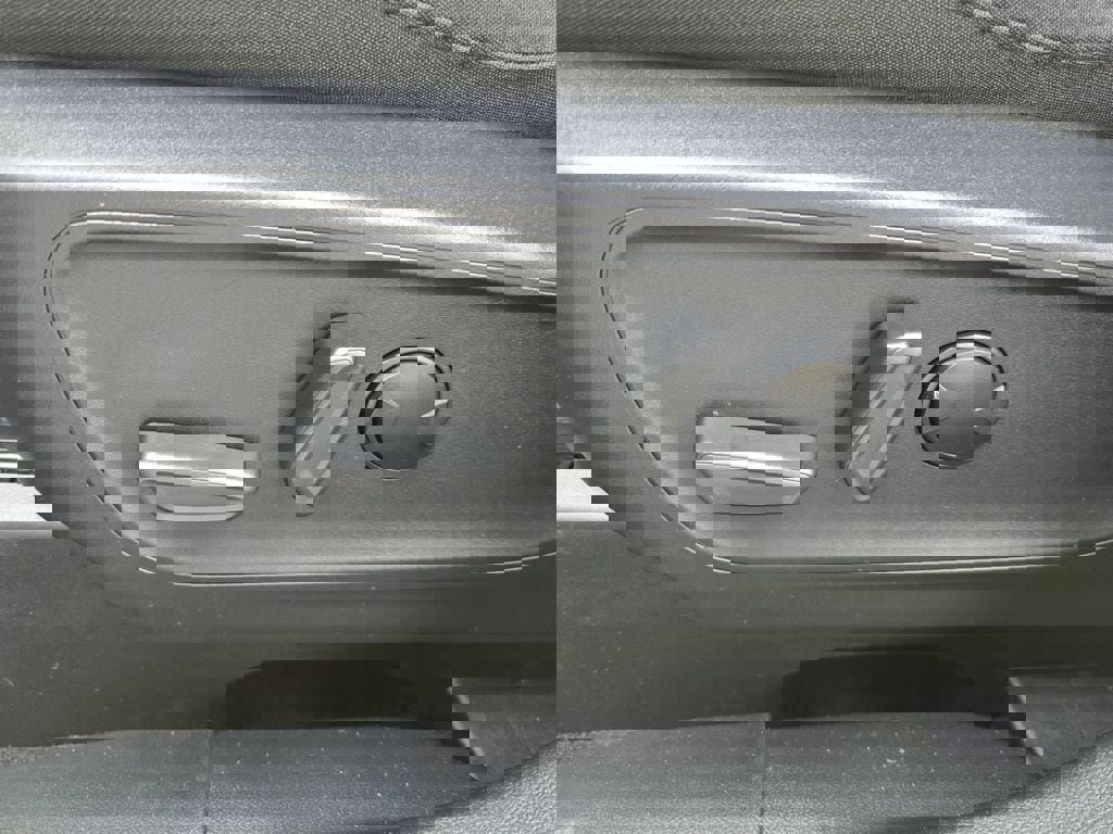 Used 2025 Ford Escape Active w/ Active Premium Tech Pack image 17