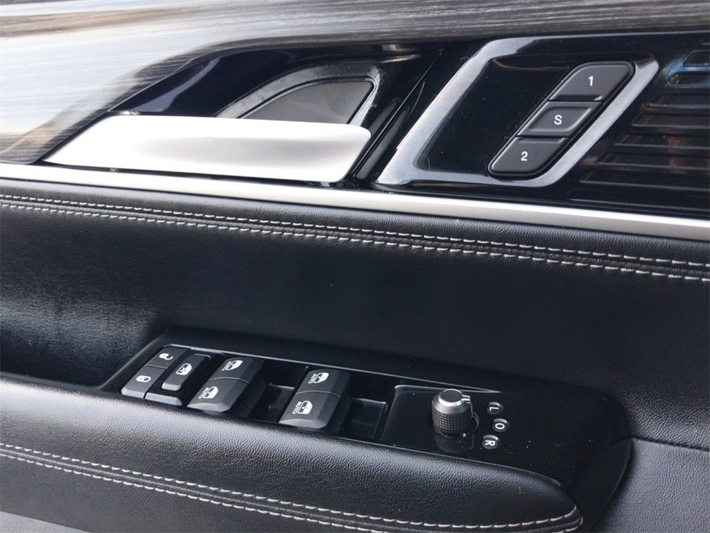 Used 2023 Jeep Wagoneer L Series II image 20