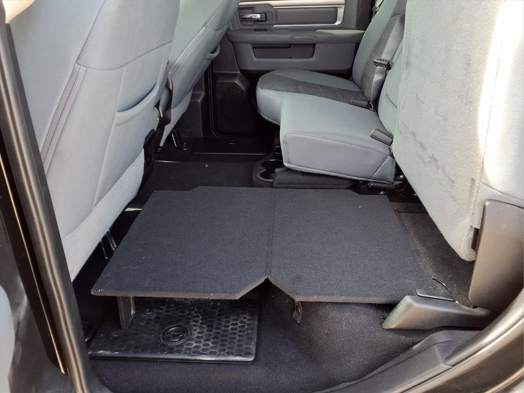 Used 2019 RAM 1500 Classic SLT w/ Luxury Group image 33