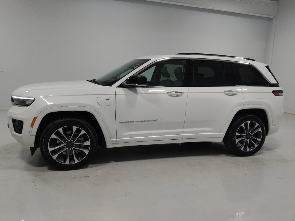 Used 2022 Jeep Grand Cherokee Overland w/ Advanced Protech Group III AWD/4WD image 2