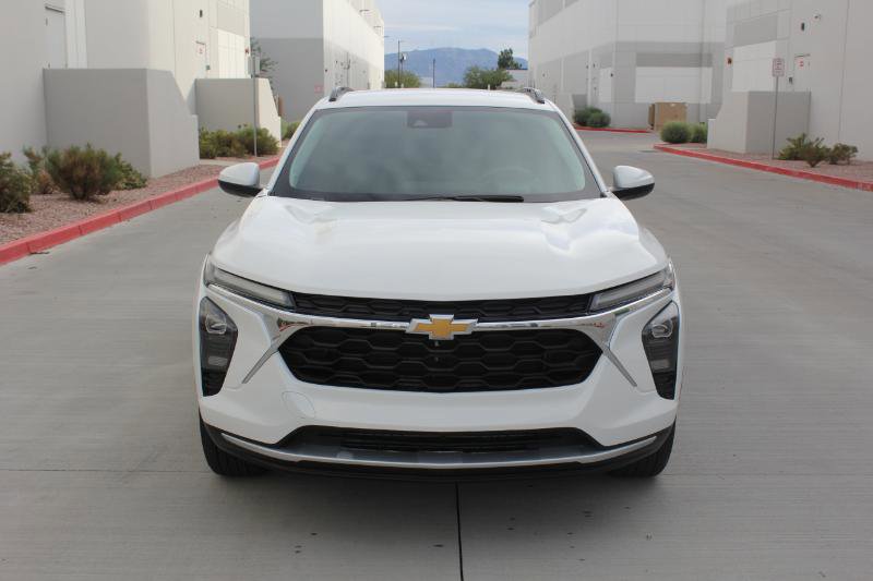 Used 2025 Chevrolet Trax LT image 2