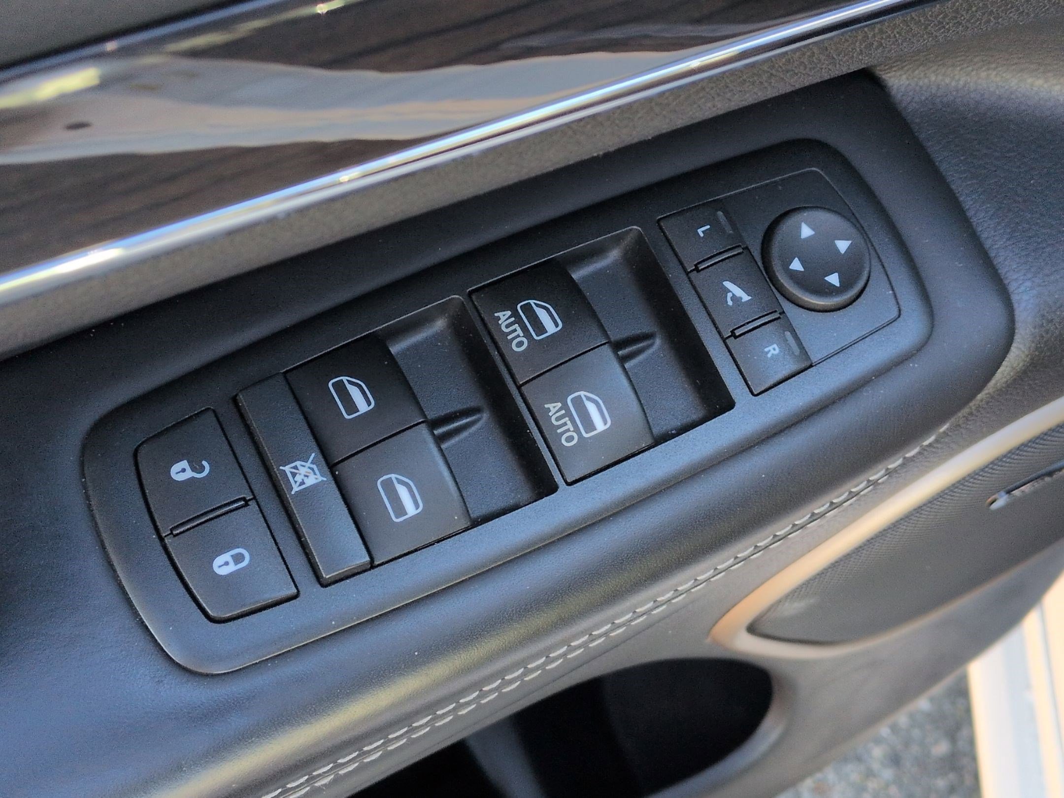 Used 2015 Jeep Grand Cherokee Overland image 15