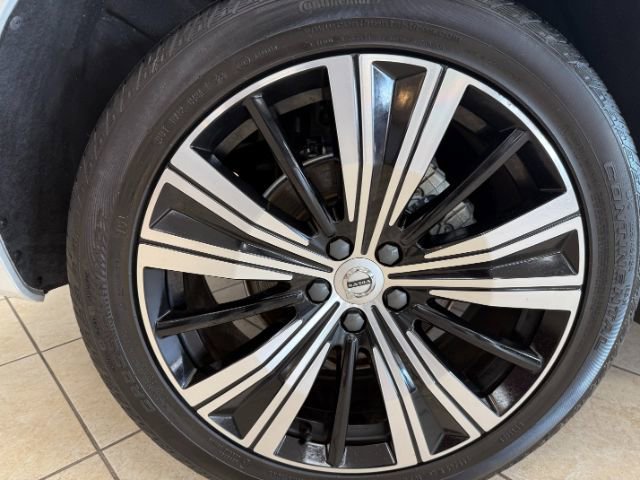 Used 2023 Volvo XC60 B5 Plus image 15