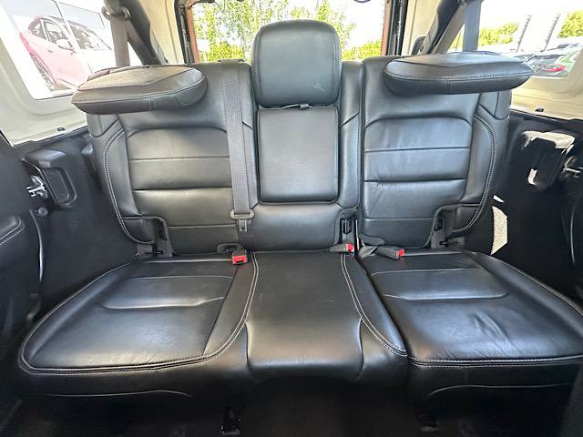 Used 2022 Jeep Wrangler Unlimited Sahara w/ LED Lighting Group AWD/4WD image 31