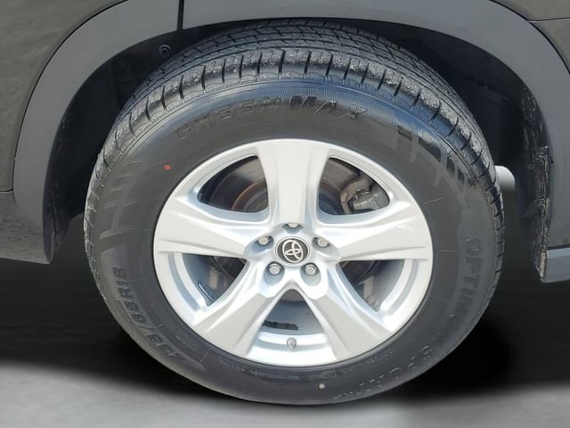 Used 2023 Toyota Highlander LE FWD image 9