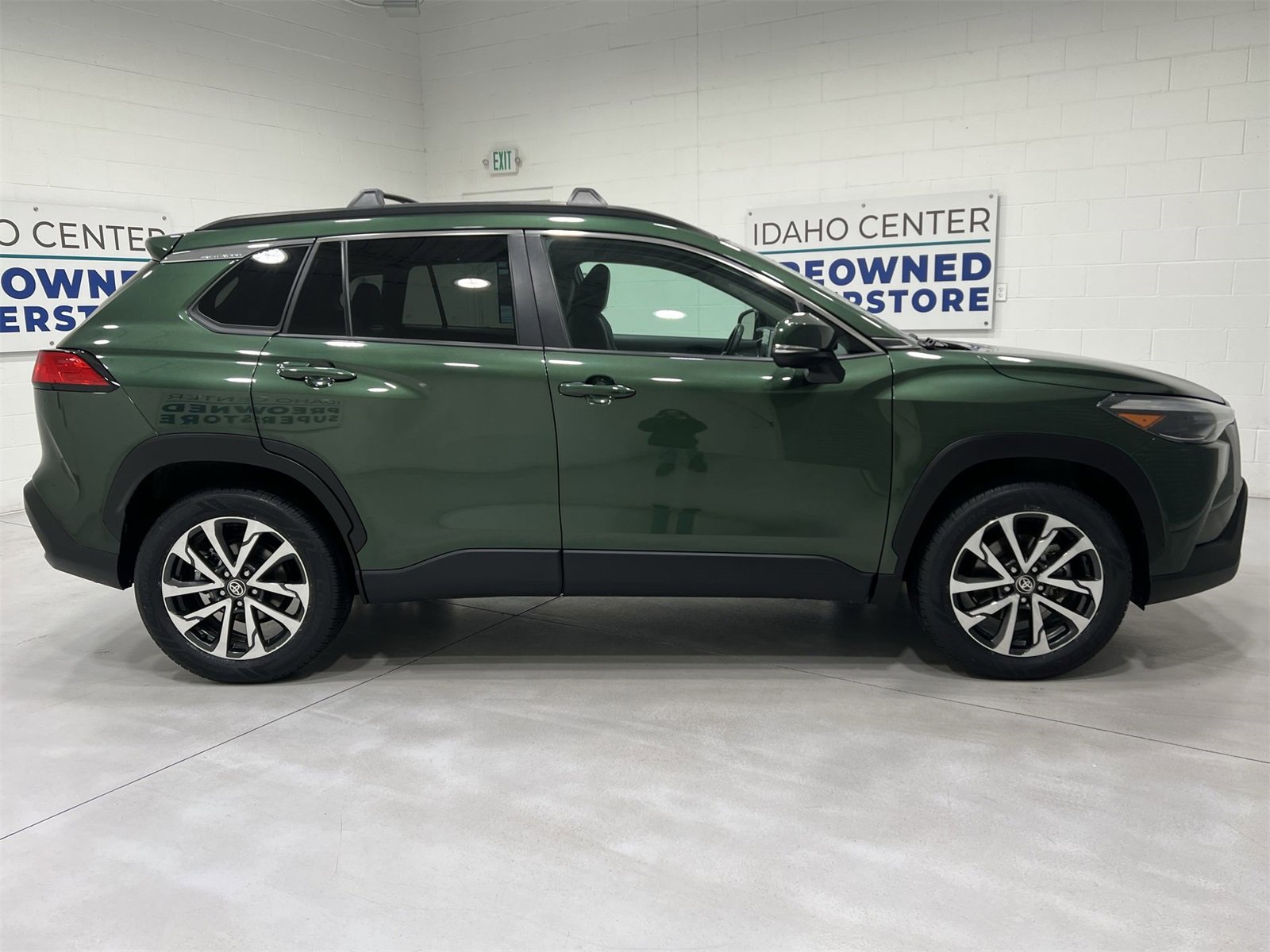 Used 2022 Toyota Corolla Cross XLE image 9