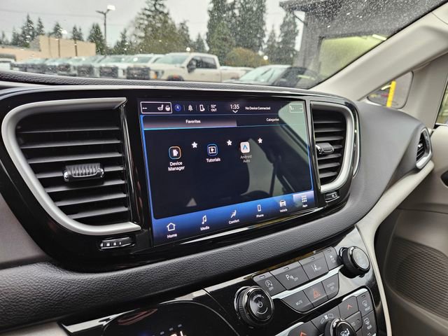 Used 2024 Chrysler Pacifica Touring-L image 25