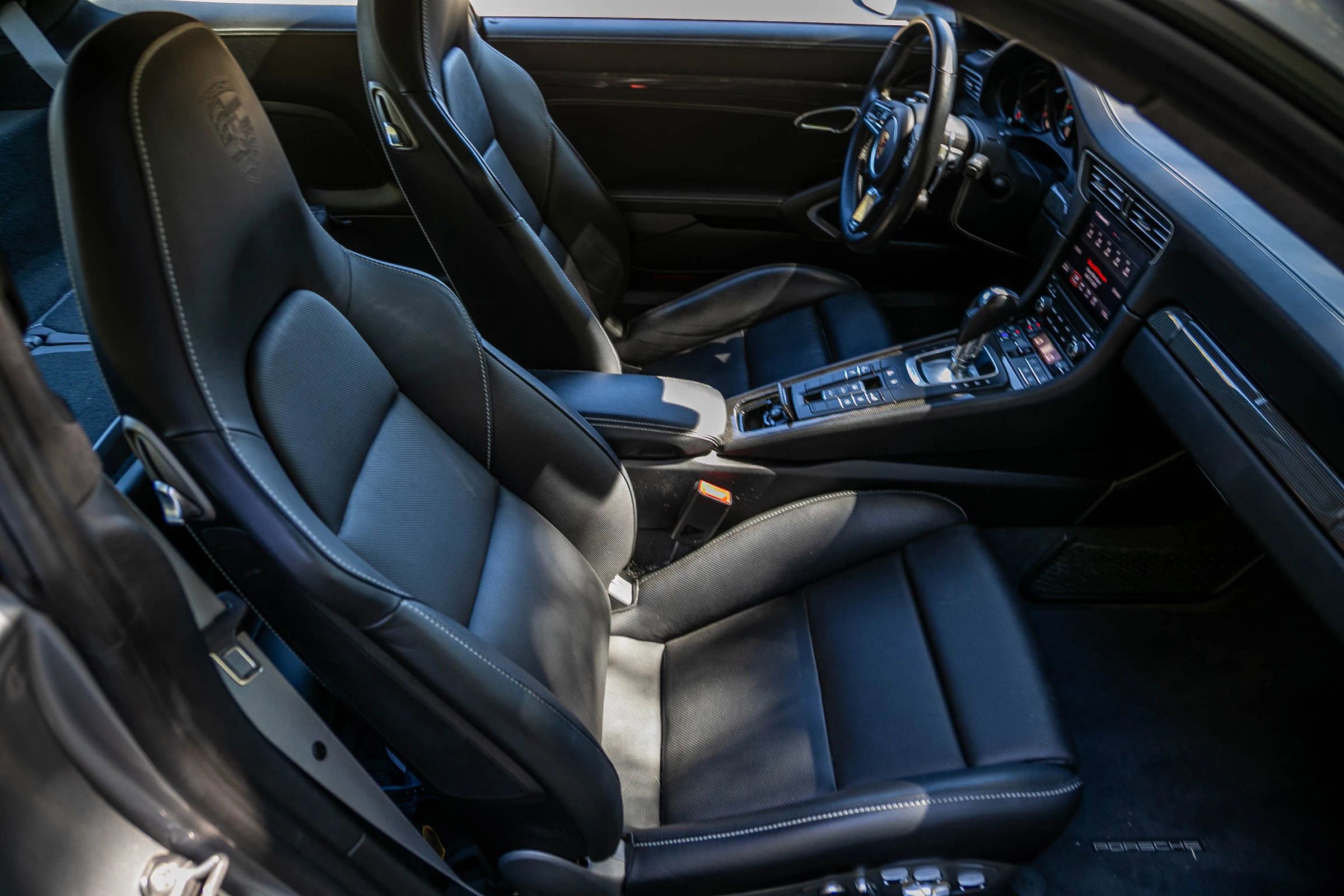 Used 2018 Porsche 911 Turbo S image 25