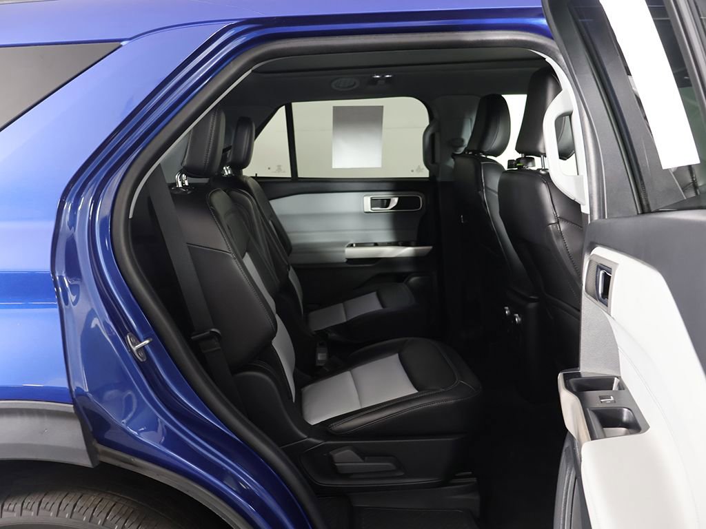 Used 2022 Ford Explorer XLT w/ Equipment Group 202A AWD/4WD image 31