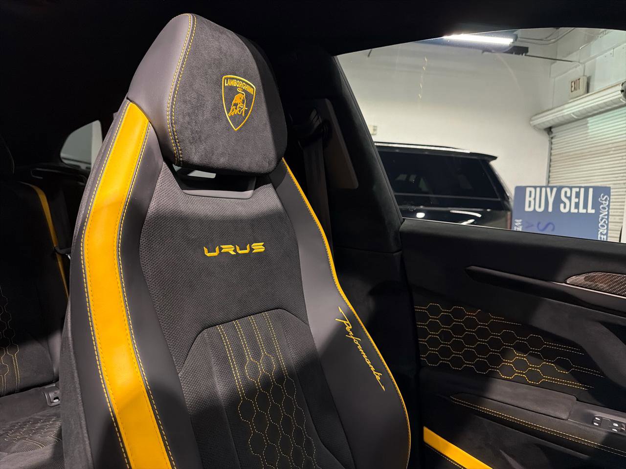 Used 2024 Lamborghini Urus Performante AWD/4WD image 42