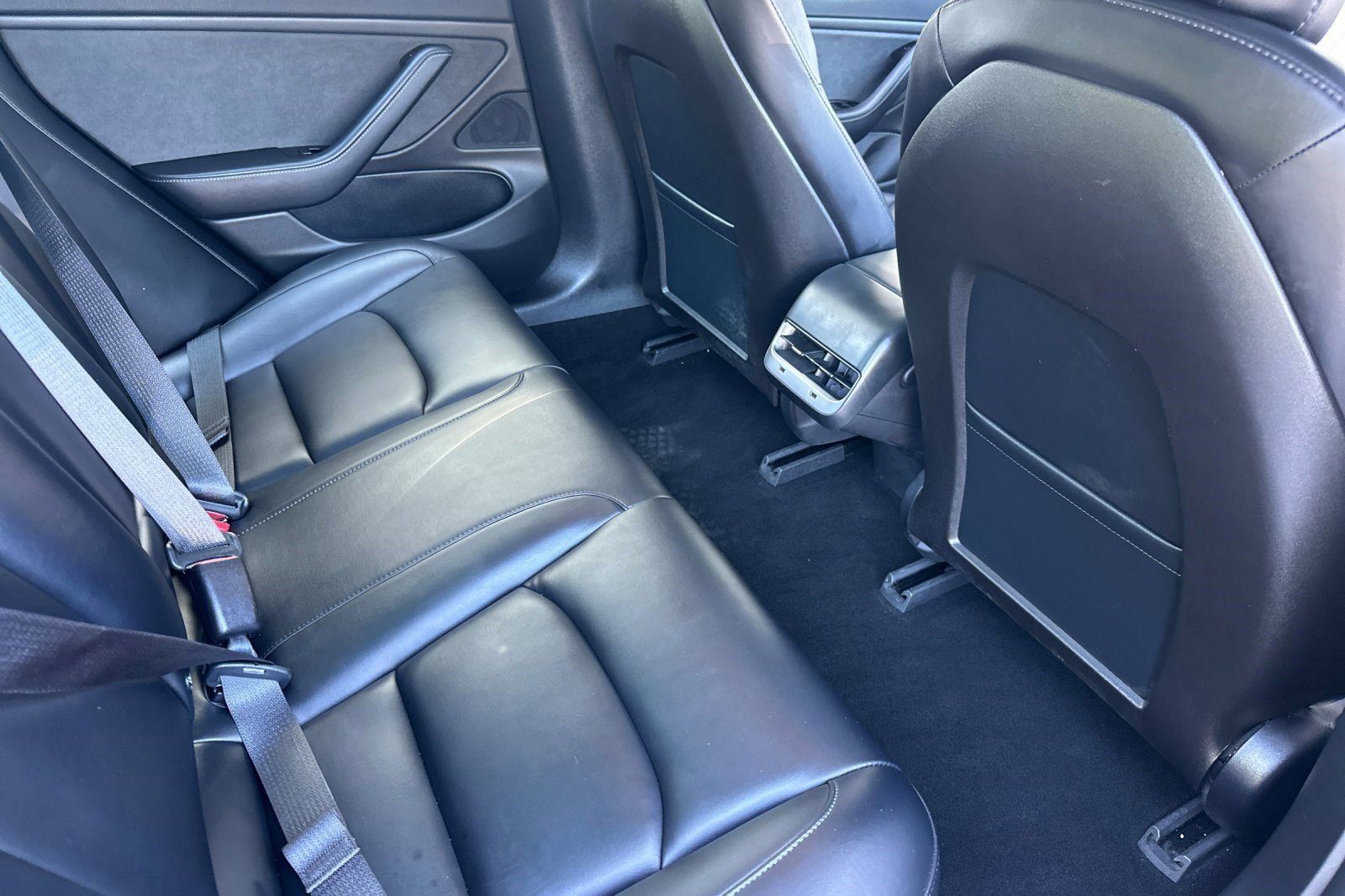 Used 2018 Tesla Model 3 Long Range RWD image 28