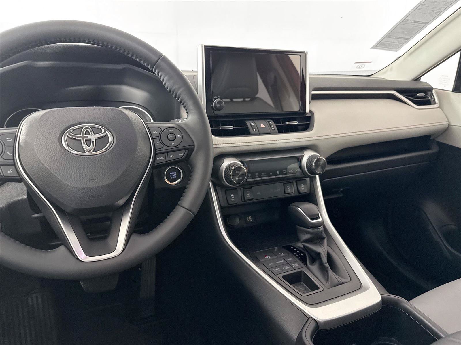 Used 2025 Toyota RAV4 XLE Premium w/ Weather Package AWD/4WD image 31