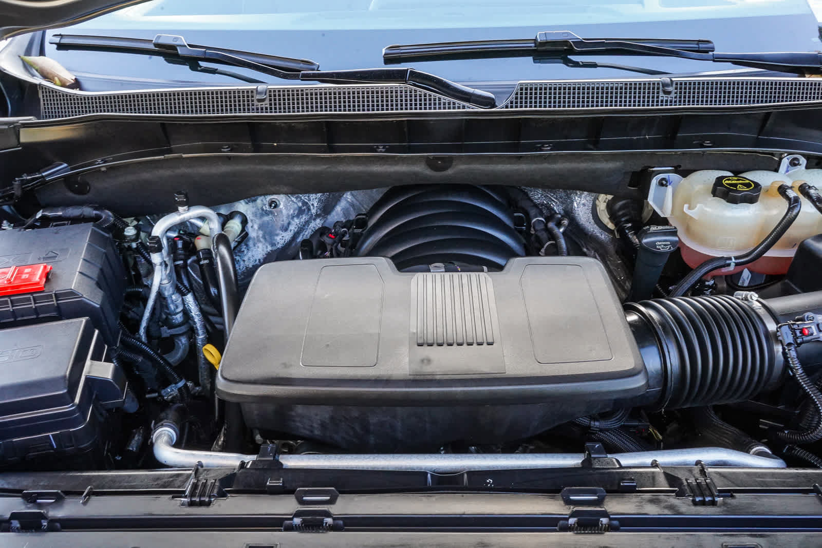 Used 2025 Chevrolet Suburban Premier AWD/4WD image 23