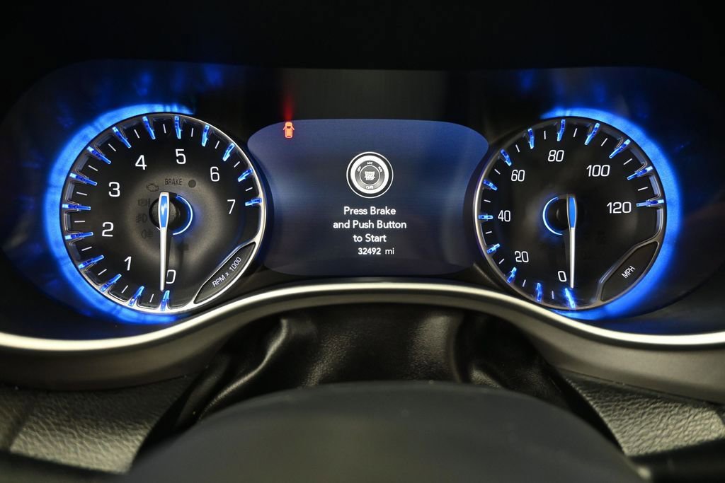 Used 2025 Chrysler Pacifica Select FWD image 13