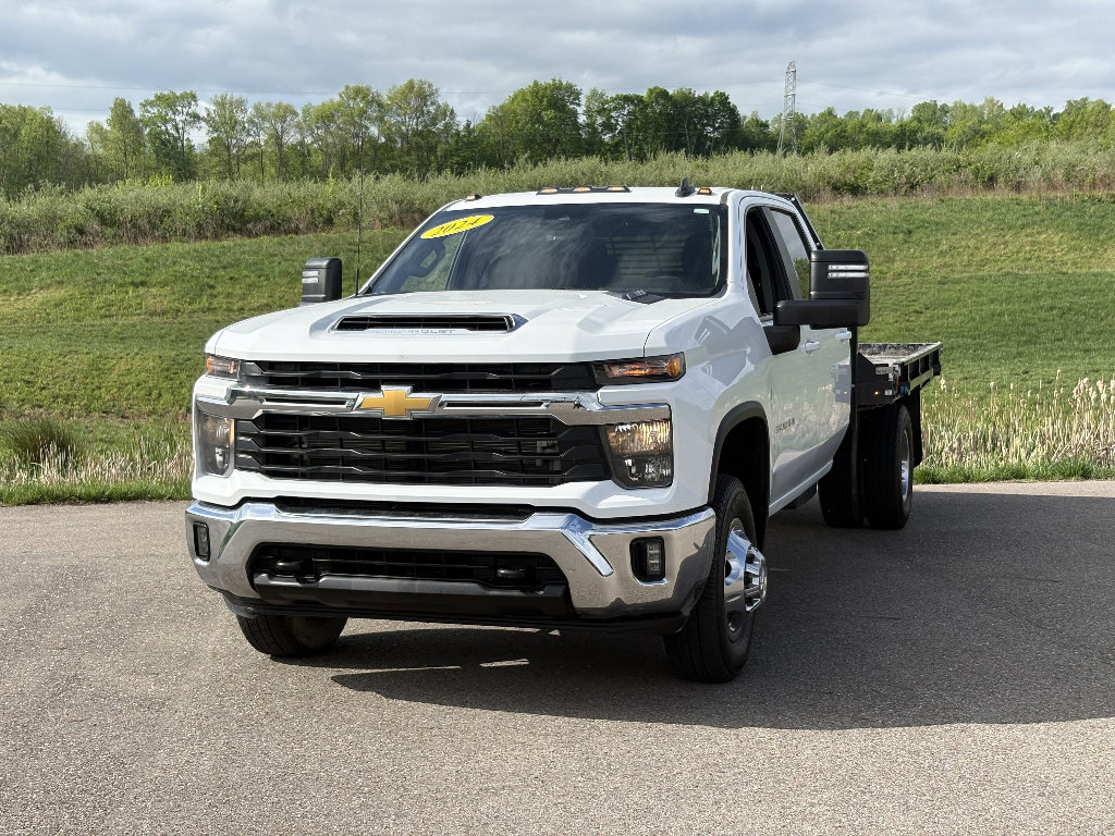 Used 2024 Chevrolet Silverado 3500 LT w/ Convenience Package AWD/4WD image 1