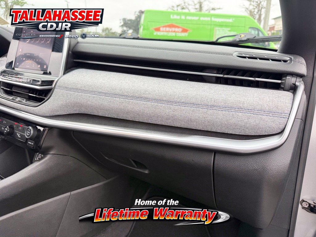 Used 2025 Jeep Compass Latitude AWD/4WD image 35