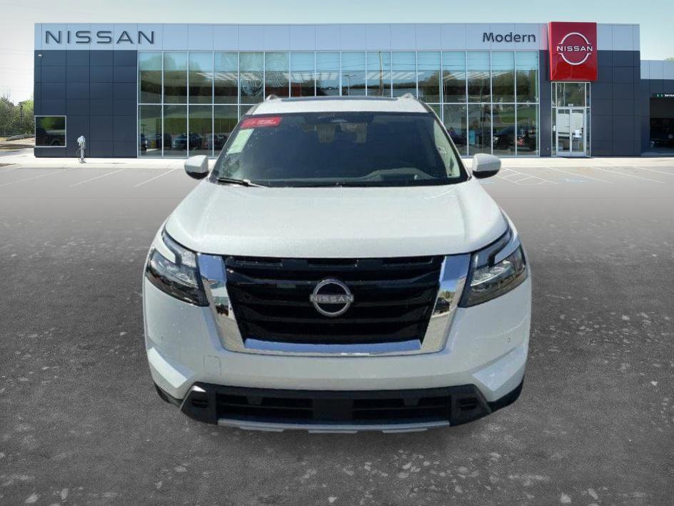 Certified 2025 Nissan Pathfinder Platinum AWD/4WD image 6