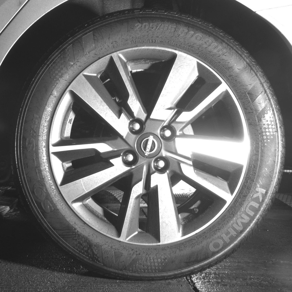 Used 2025 Nissan Versa SV image 14