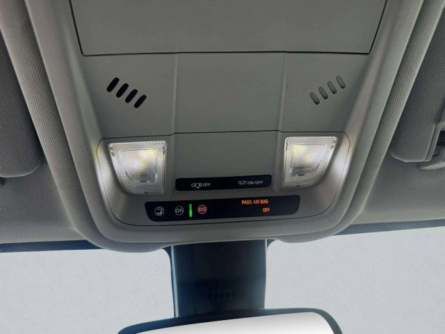 Used 2023 GMC Terrain SLE w/ Driver Convenience Package image 33