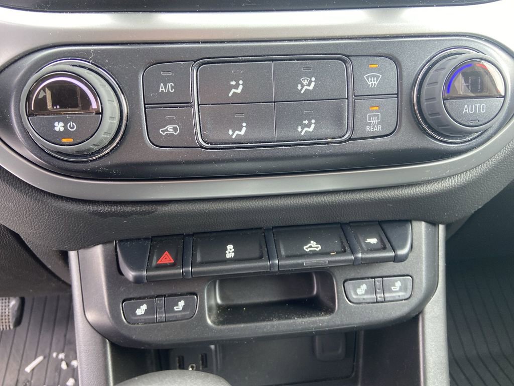 Used 2022 Chevrolet Colorado LT w/ Luxury Package image 17