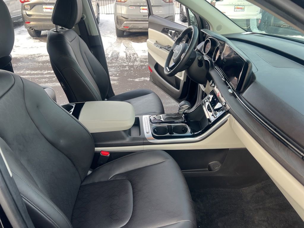 Certified 2023 Kia Carnival EX image 19