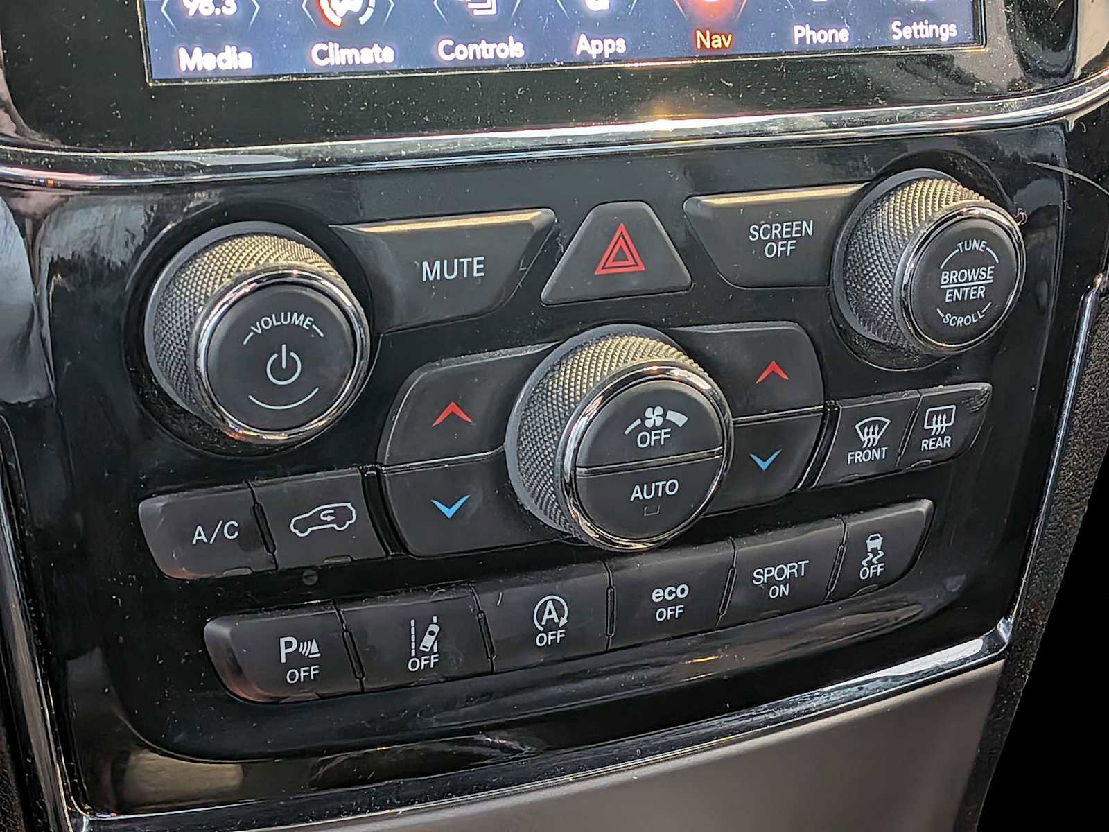 Used 2021 Jeep Grand Cherokee Laredo X image 31