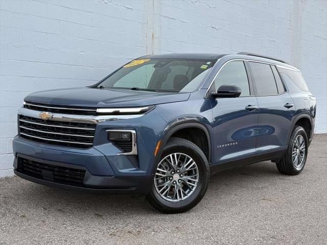 Used 2024 Chevrolet Traverse LT