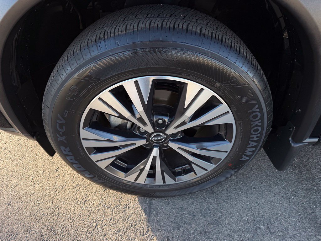 Used 2023 Nissan Rogue SV FWD image 9