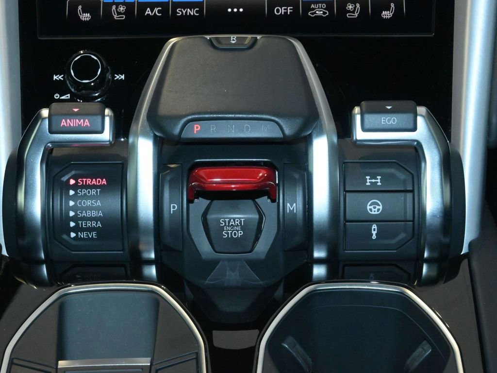 Used 2020 Lamborghini Urus image 32
