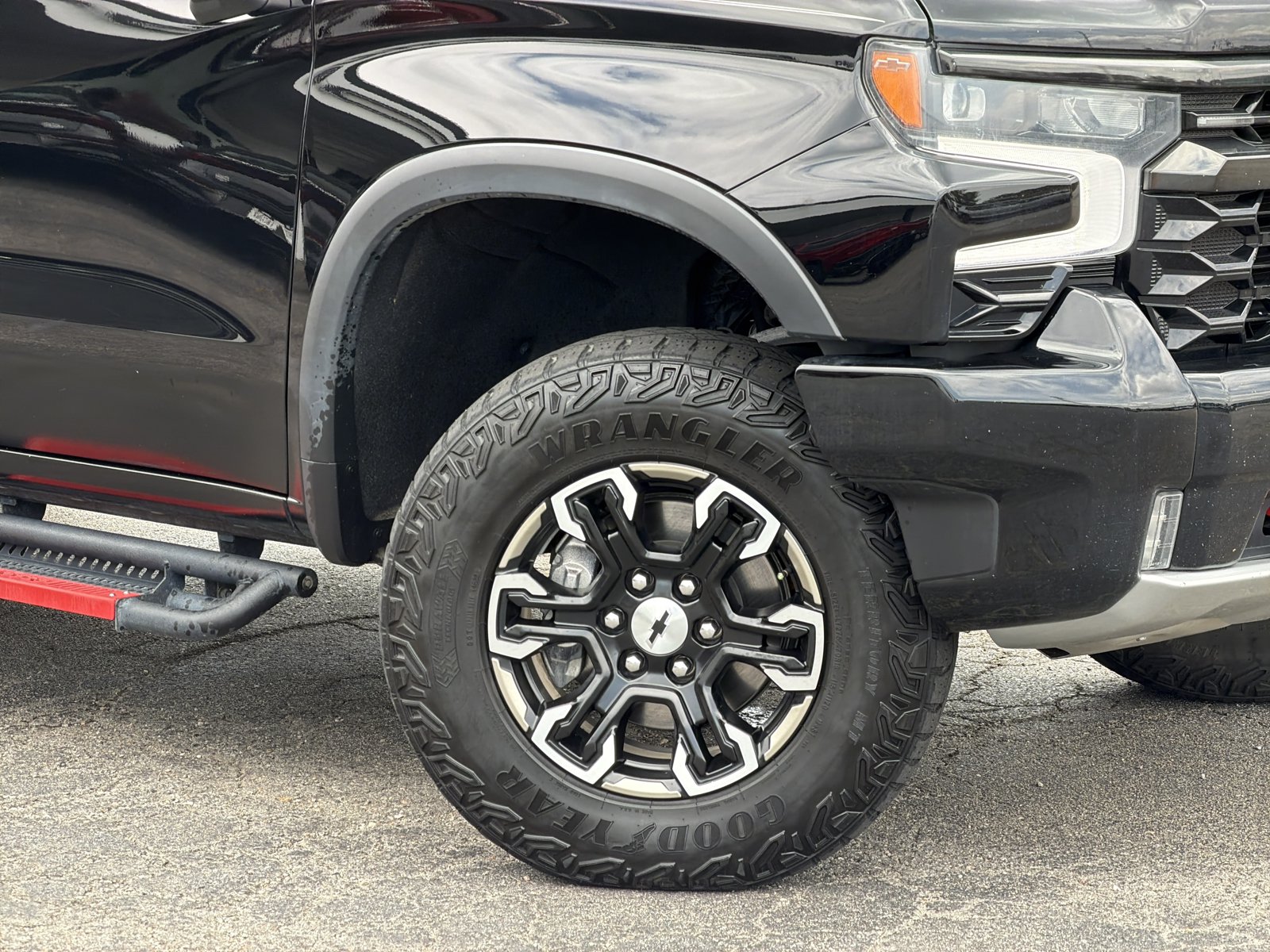 Used 2023 Chevrolet Silverado 1500 ZR2 w/ Technology Package AWD/4WD image 3