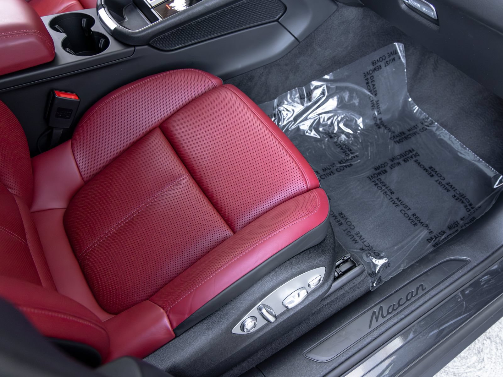 Certified 2023 Porsche Macan AWD/4WD image 52
