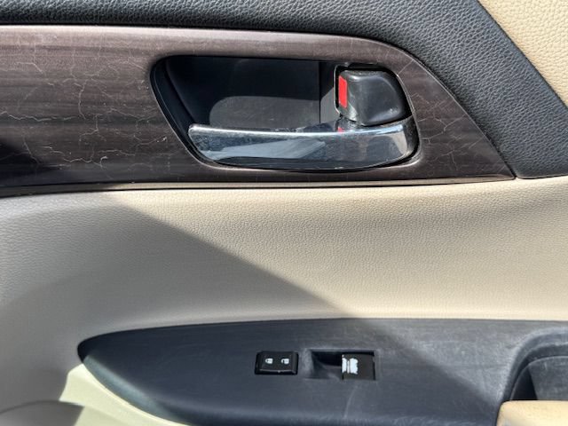 Used 2017 Honda Accord Touring image 19