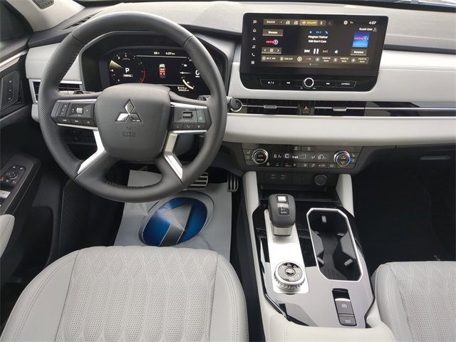 New 2025 Mitsubishi Outlander AWD image 17