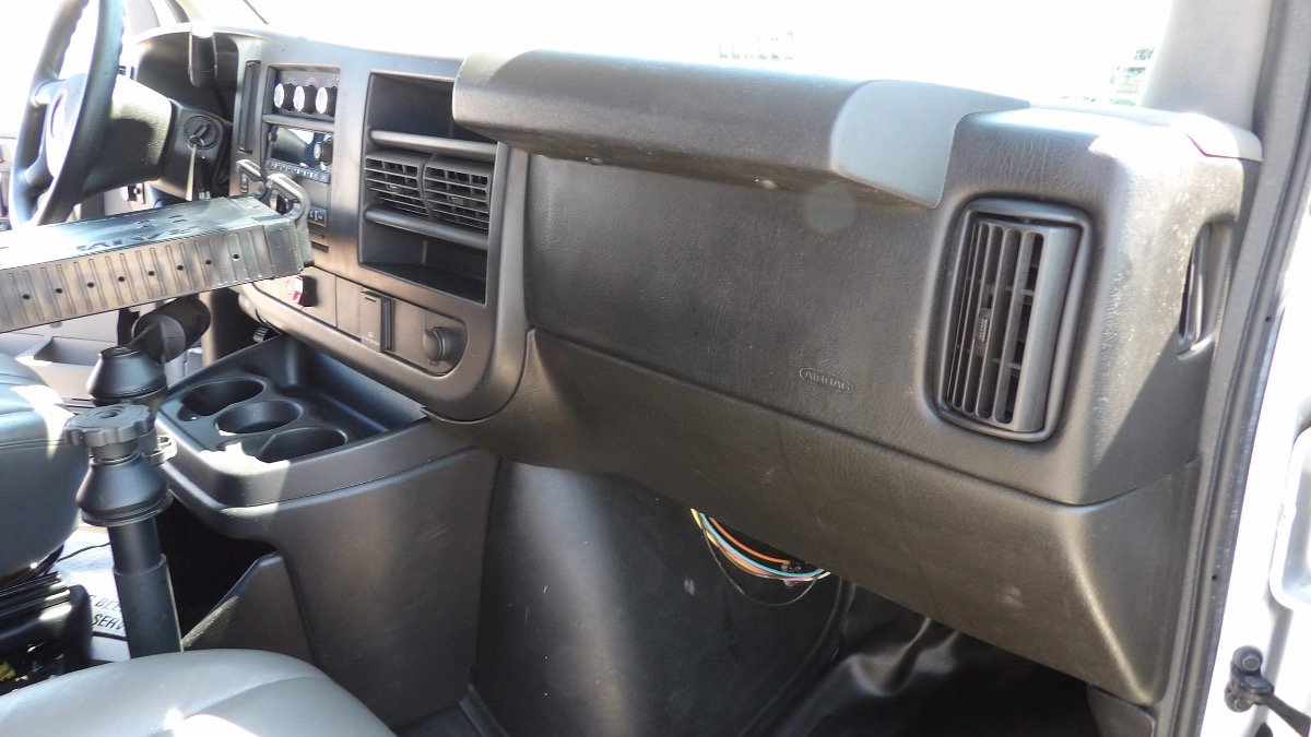 Used 2015 Chevrolet Express 2500 RWD image 22