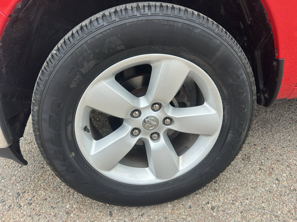 Used 2024 RAM 1500 Classic SLT AWD/4WD image 33